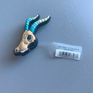 NWT Crocs Jibbitz Animal Skull